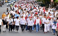 Usai Cuti, Andi Sudirman Berolahraga 10 Ribu Langkah Bersama Keluarga Pegawai Pemprov Sulsel 