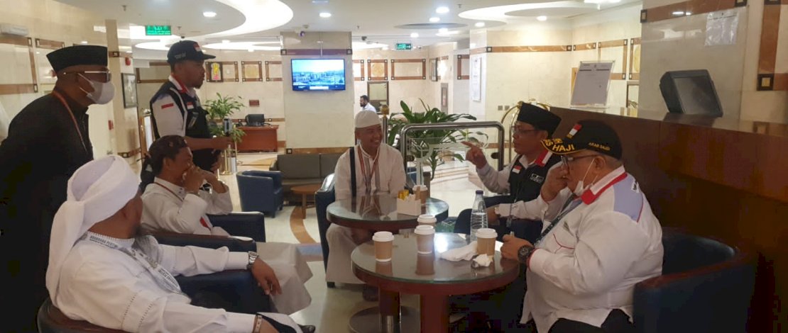 Direktur Bina Umrah dan Haji Khusus pada Direktorat Jenderal Penyelenggaraan Haji dan Umrah Kementrian Agama, Nur Arifin, mengunjungi jemaah haji Ananda Nurul Haromain (ANH), di Hotel Nozol, Madinah, Sabtu, 23 Juli 2022.