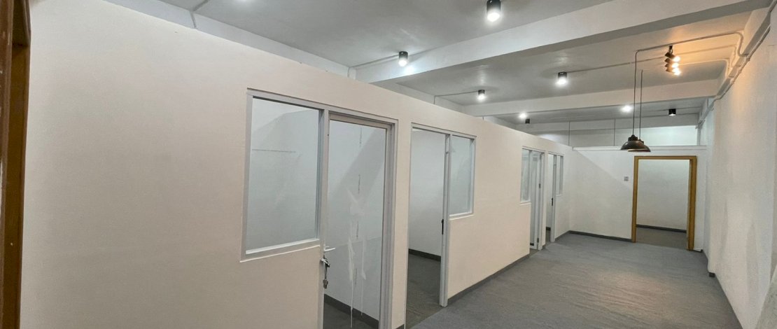 Salah satu fasilitas Co Working Space yang dimiliki Grha TMUH dan Cafe Sinergy, yang berlokasi di Ruko Ruby No 26 Boulevard, Panakukkang, Makassar.