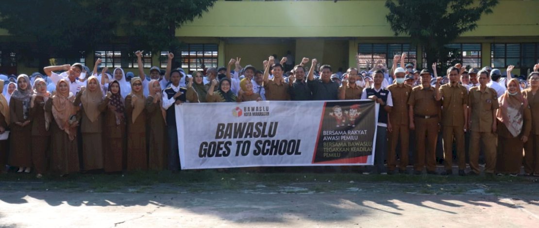 Badan Pengawas Pemilu (Bawaslu) Kota Makassar menggelar event Bawaslu Goes to School, di SMA Negeri 12 Makassar, Senin, 25 Juli 2022.