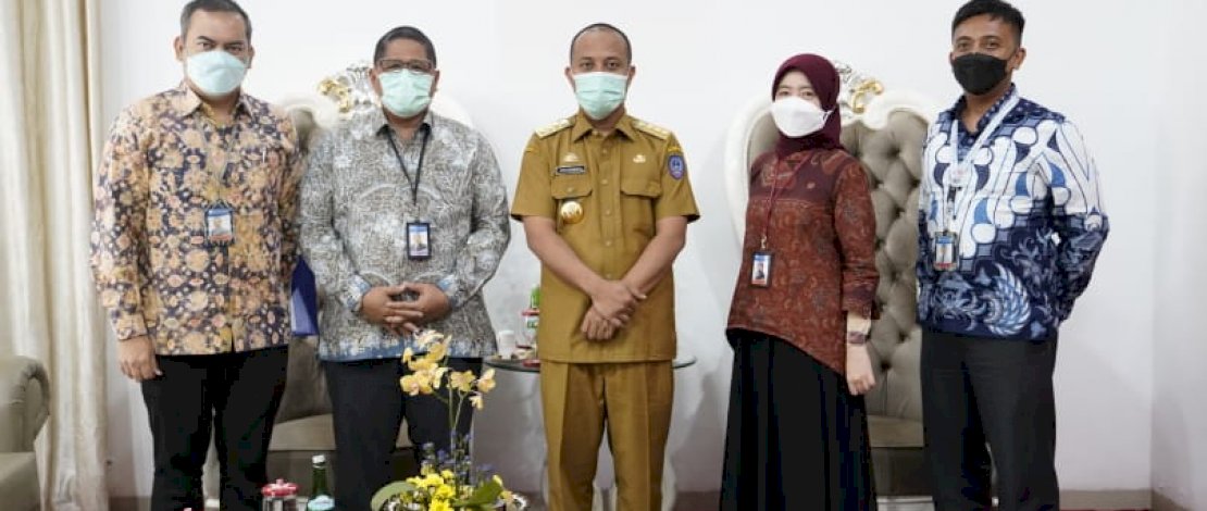 Gubernur Sulsel, Andi Sudirman Sulaiman, menerima audiensi Kepala Perwakilan Bank Indonesia (BI) Provinsi Sulsel, Causa Iman Karana di Rumah Jabatan di Jalan Yusuf Daeng Ngawing, Senin, 25 Juli 2022.