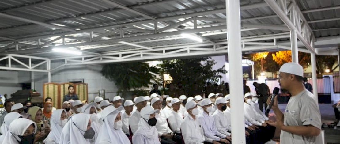 Gubernur Sulsel, Andi Sudirman Sulaiman, melepas 50 orang Calon Praja IPDN Angkatan XXXIII asal pendaftaran Provinsi Sulsel, di Rumah Jabatan, Senin sore, 25 Juli 2022.