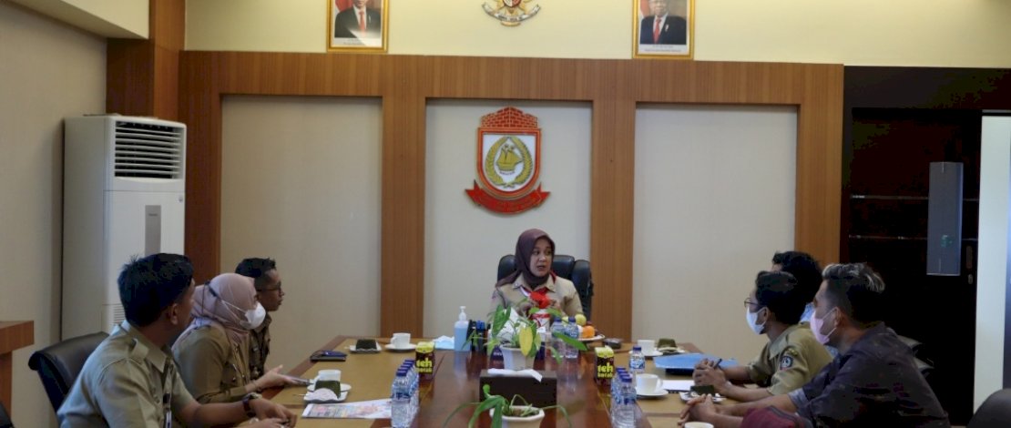 Kepala Dinas Pariwisata Kota Makassar yang diwakili Kepala Bidang Ekonomi Kreatif, Zamhir Islamie Hatta, bersama Panitia Pelaksana Asik, menemui Wakil Wali Kota Makassar, Fatmawati Rusdi, di Balai Kota Makassar, kemarin, Senin, 25 Juli 2022.