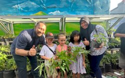 Turis Amerika Serikat Kunjungi Lorong Wisata D-Kelor Kelurahan Pandang