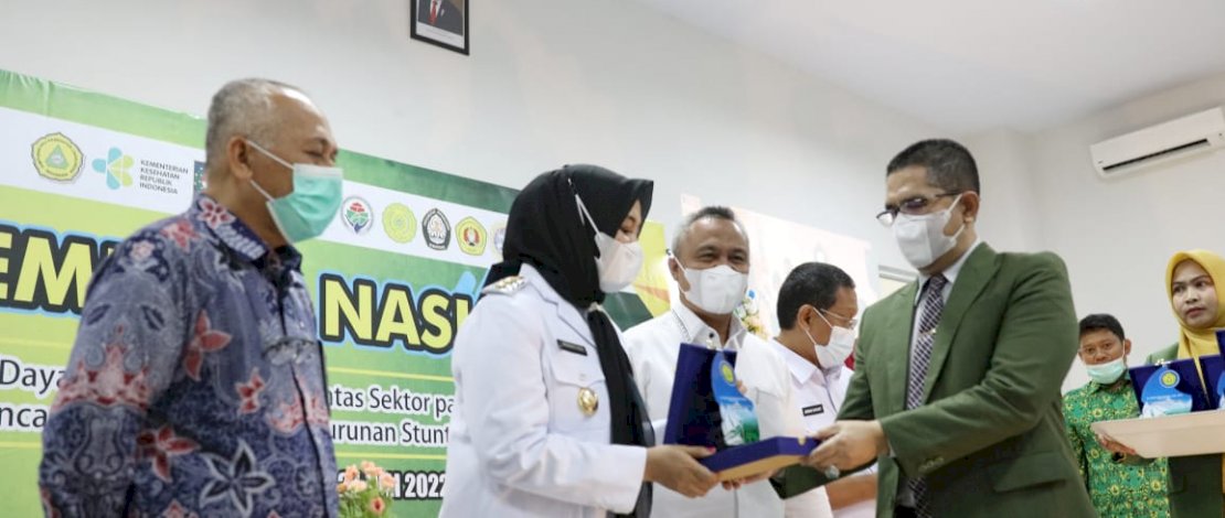 Peduli Lingkungan Lorong, Walikota Makassar Raih Penghargaan