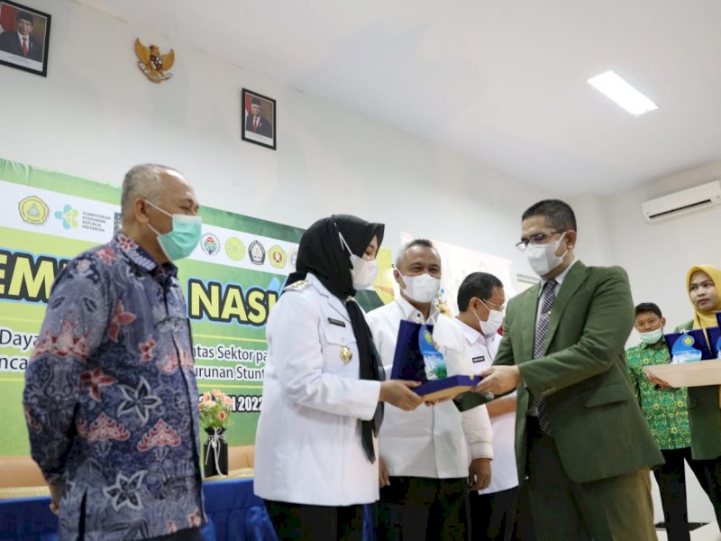 Peduli Lingkungan Lorong, Walikota Makassar Raih Penghargaan