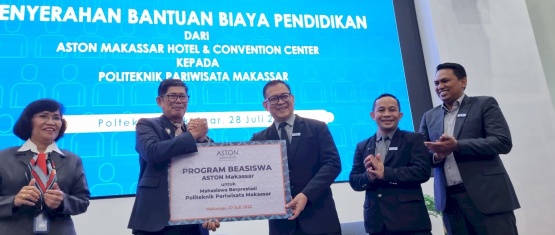 Aston Serahkan Bantuan Beasiswa kepada Mahasiswa Poltekpar Makassar Aston Serahkan Bantuan Beasiswa kepada Mahasiswa Poltekpar Makassar