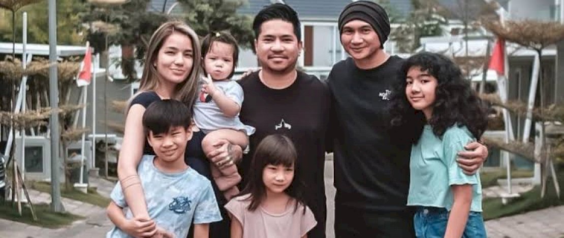 Kedekatan keluarga Sheila dan Anji