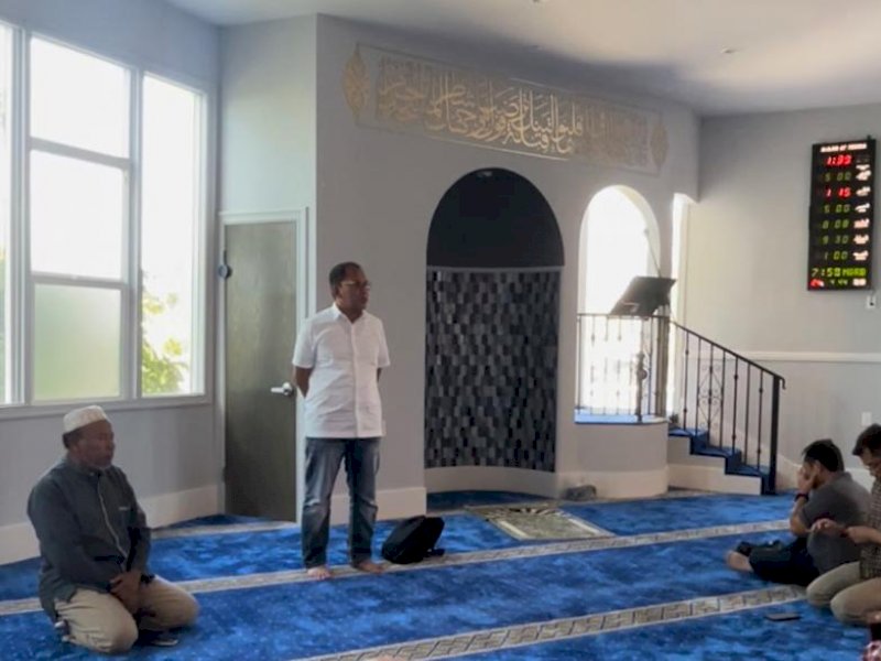 Salat Zuhur di Masjid At Thohir Los Angeles, Danny Harap Dapat Jadi Pusat Komunitas, dan Dakwah