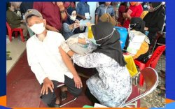 Camat Panakkukang & Istri Kunjungi 3 Lokasi Vaksinasi, 1.512 Warga Terima Dosis Vaksin