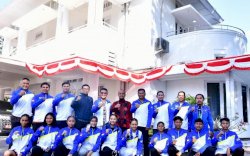 Gubernur Lepas Tim Bulutangkis Sulsel Berlaga di Piala Presiden 