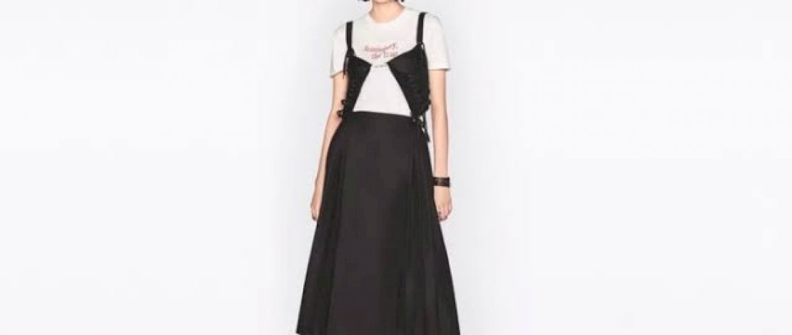 Rok lipit Dior yang dikritik masyarakat China.