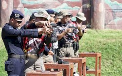 Petugas Pemasyarakatan Kemenkumham Sulsel Dibekali Kemampuan Menembak