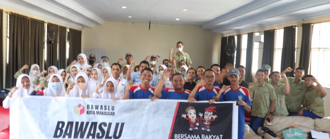 Bawaslu Goes to School di SMA 2 Makassar 