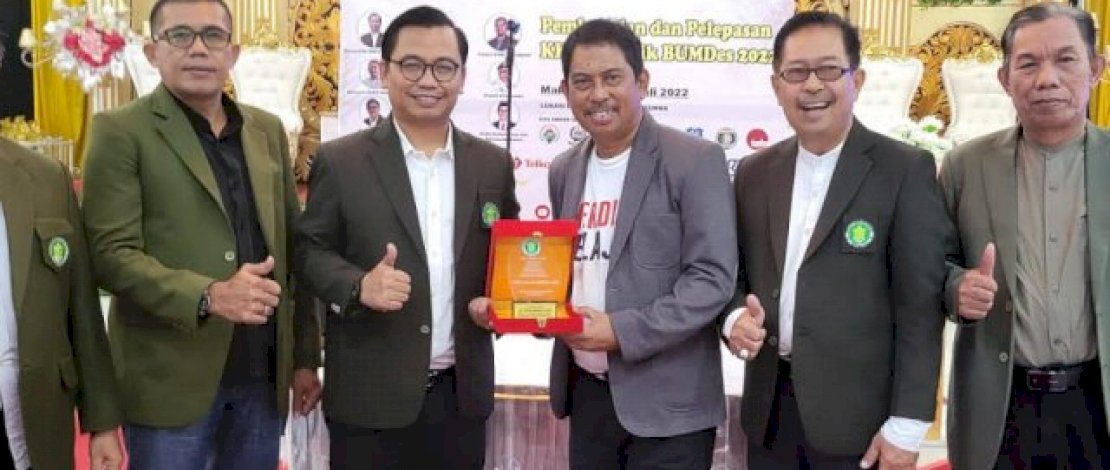 Kepala LL Dikti Wilayah IX Sultanbatara, Andi Lukman, di acara pelepasan dan pembekalan&nbsp;KKN Tematik BUMDes 2022&nbsp;STIE Amkop&nbsp;Kota Makassar, Jumat, 29 Juli 2022.