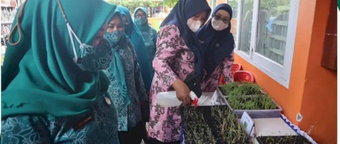 Ketua TP PKK Panakkukang Nilai 10 Program Pokok TP PKK Kelurahan se-Kecamatan 