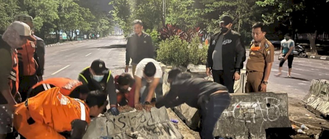 Walikota Makassar minta Fly Over Bersih Sebelum Matahari Terbit, Camat Panakkukang Terjun Lansung