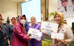 Ketua TP PKK Kecamatan Panakkukang Juara 2 Lomba Busana Se Makassar