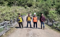 Gubenur Sulsel Instruksikan PUTR Inventarisir Jalan Rusak di Simbuang-Mappak