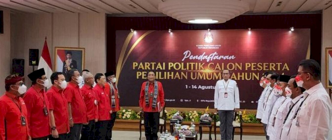 Partai Demokrasi Indonesia Perjuangan (PDIP) menjadi pendaftar pertama yang datang ke Kantor KPU RI, Senin, 1 Agustus 2022. Partai Demokrasi Indonesia Perjuangan (PDIP) menjadi pendaftar pertama yang datang ke Kantor KPU RI, Senin, 1 Agustus 2022.