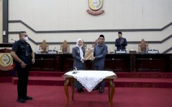 TOK..Ranperda tentang Perlindungan Guru Ditetapkan Sebagai Perda Kota Makassar