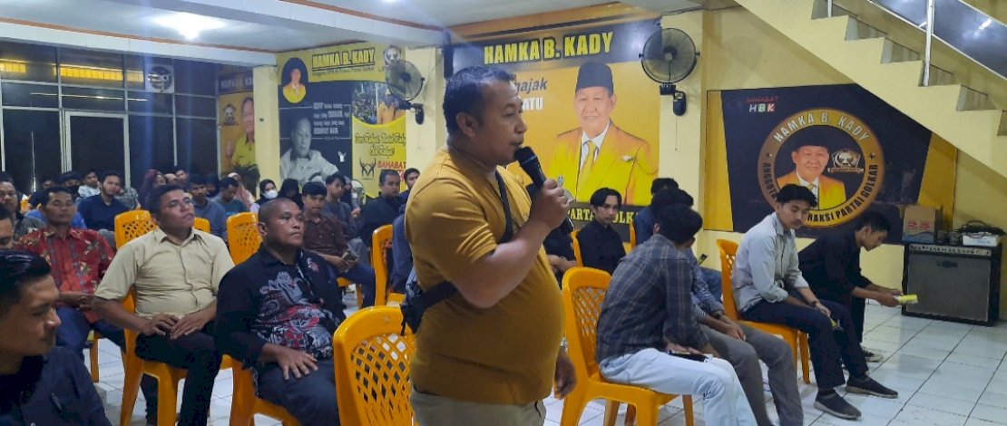 Warga Desa Kampili, Deng Rala, menyampaikan ucapan terima kasihnya secara langsung kepada anggota DPR RI tersebut, di Rumah Aspirasi Hamka B Kady, di Jalan Boulevard Makassar, Jumat, 5 Agustus 2022.