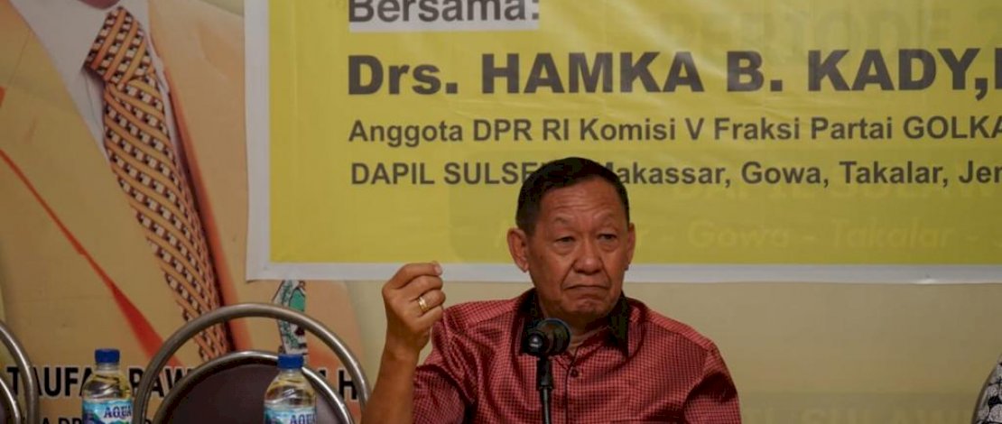 Warga Desa Kampili, Deng Rala, menyampaikan ucapan terima kasihnya secara langsung kepada anggota DPR RI tersebut, di Rumah Aspirasi Hamka B Kady, di Jalan Boulevard Makassar, Jumat, 5 Agustus 2022.
