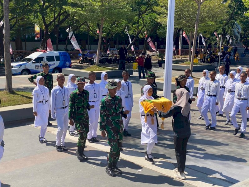 Kenali Medan, Paskibraka  Kota Makassar Latihan Langsung di Anjungan Pantai Losari