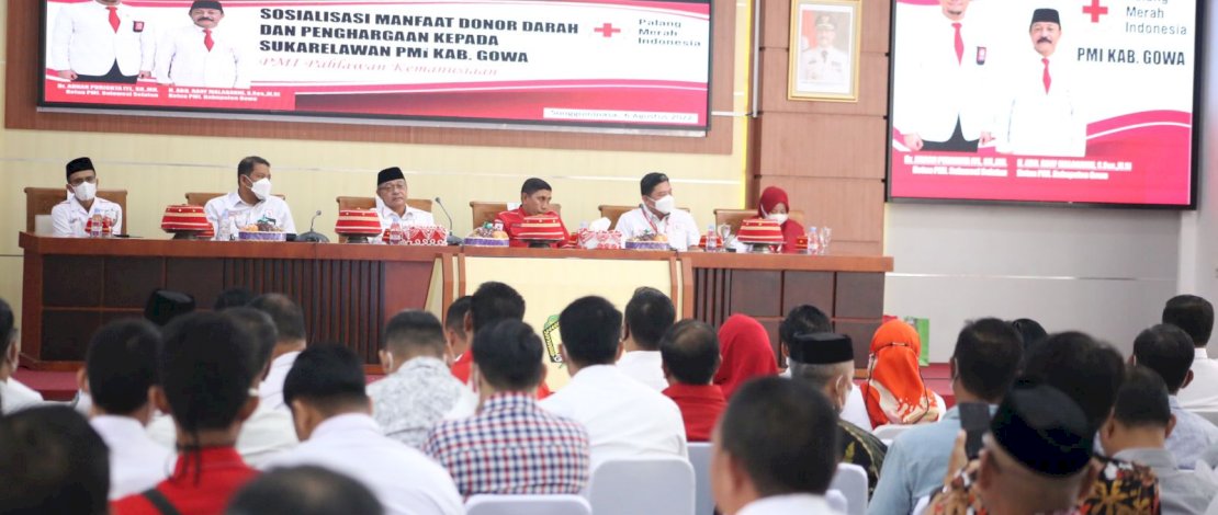 PMI Gowa Beri Penghargaan untuk Kecamatan dan Relawan Pendonor Darah Terbanyak PMI Gowa Beri Penghargaan untuk Kecamatan dan Relawan Pendonor Darah Terbanyak