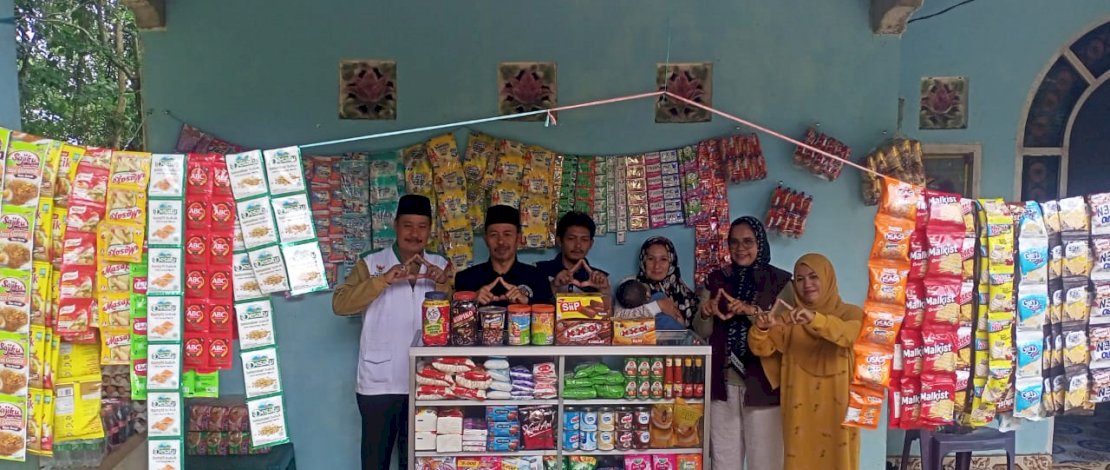 Sentra Wirajaya bersama para pihak memberikan bantuan usaha kepada keluarga Nayla, Sabtu, 6 Agustus 2022. Sentra Wirajaya bersama para pihak memberikan bantuan usaha kepada keluarga Nayla, Sabtu, 6 Agustus 2022.