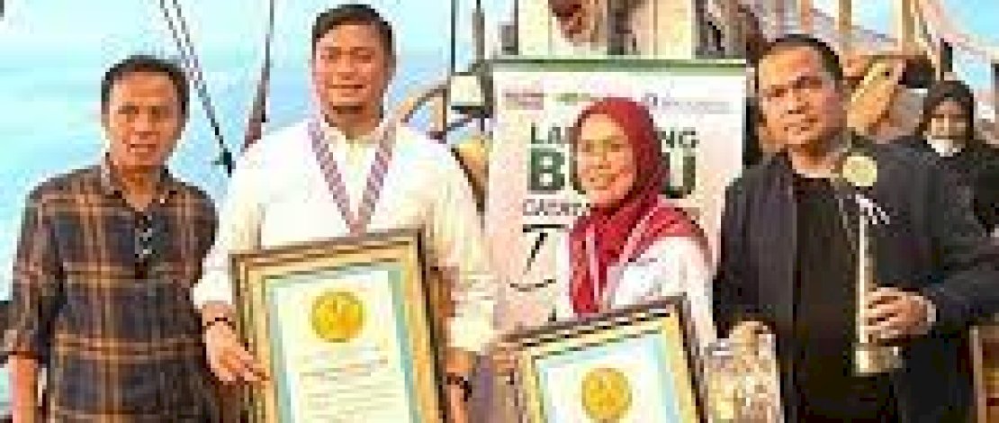 Bupati Gowa Apresiasi Buku Misi Sosial "Catatan Covid-19 Dokter Koboi" di launching Atas Perahu Pinisi