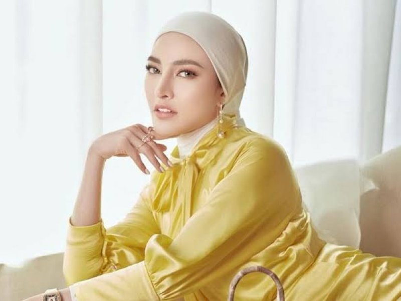 Shandy Purnamasari Kepergok Lepas Hijab, Netizen: Jilbab Cuma Buat Pecitraan 