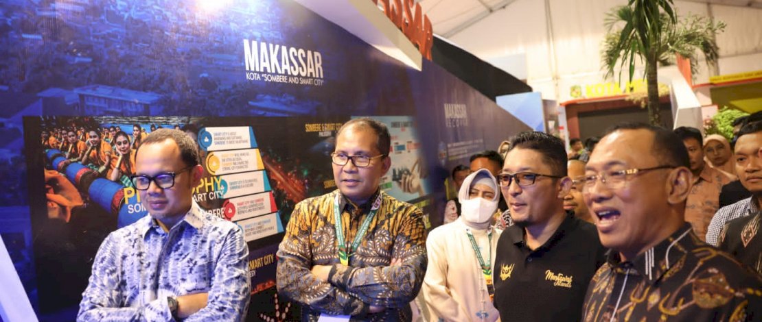 Booth Makassar Padukan Phinisi dan Rumah Gadang, Bima Arya: Impresif! 