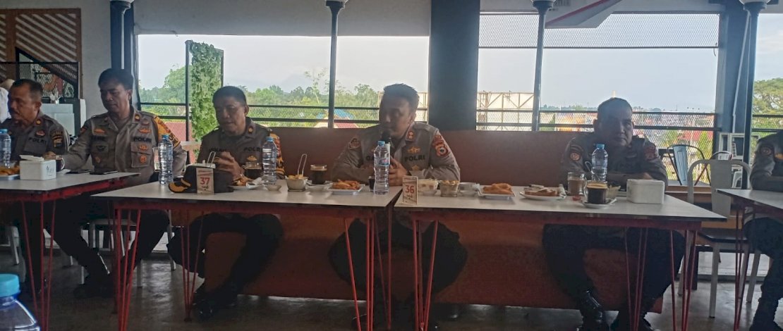 Kapolres Luwu Utara, AKBP Galih, saat Ngopi Bareng bersama awak media, di Soft Coffee, Kecamatan Masamba, Luwu Utara, Senin, 8 Agustus 2022.