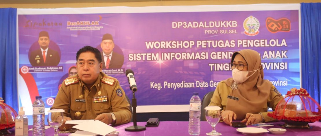 Sekertaris Daerah (Sekda) Provinsi Sulsel, Abdul Hayat Gani, membuka Workshop Petugas Pengelola Sistem Informasi Gender dan Anak (SIGA) Tingkat Provinsi Sulsel, yang digelar Dinas Pemberdayaan Perempuan Perlindungan Anak Pengendalian Penduduk dan Keluarga Berencana (DP3A Dalduk KB) Sulsel, di Hotel Grand Asia, Makassar, Selasa 9 Agustus 2022.