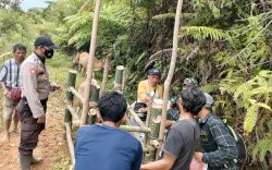 Gandeng Dinas Peternakan, Polres Luwu Lakukan Vaksinasi PMK di Bastem