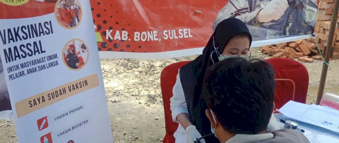 Binda Sulsel melakukan vaksinasi Covid 19 di Kabupaten Bone.