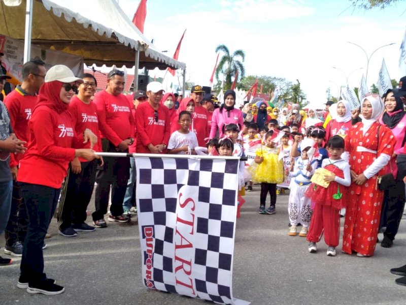 8.000 Peserta Padati Kegiatan Jalan Sehat Pemkab Lutra