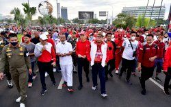 Gerakan  Sulsel Anti Mager,  Andi Sudirman Jalan 10 Ribu Langkah Bareng Pelajar dan ASN 