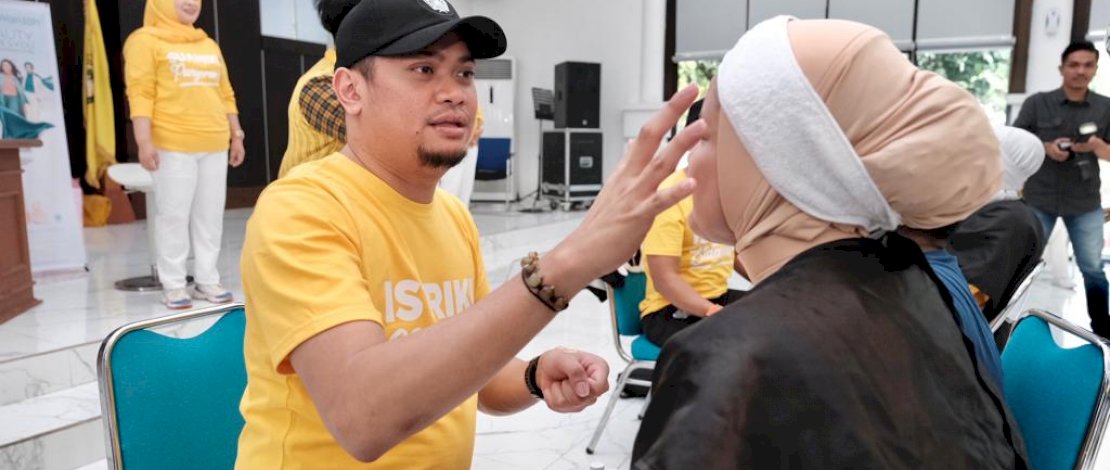 Lomba Make Up Pasangan, Bupati Gowa Ikut Dandani Istri Sendiri 