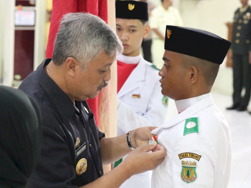 Irwan Hamid Kukuhkan 70 Paskibraka Pinrang