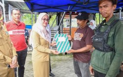 Serahkan 78 Unit Mesin Tempel Kapal, Ini Pesan Bupati IDP untuk Nelayan