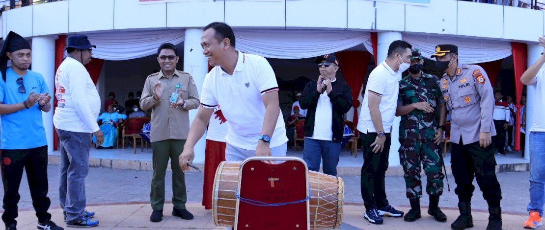 Bupati Takalar Syamsari, bersama para Aparatur Sipil Negara (ASN) dan masyarakat mendeklarasikan pencanangan Takalar merdeka Selasa (16/8/2022). Bupati Takalar Syamsari, bersama para Aparatur Sipil Negara (ASN) dan masyarakat mendeklarasikan pencanangan Takalar merdeka Selasa (16/8/2022).