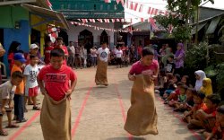 Begini Cara Menang Lomba Balap Karung di Perayaan HUT RI Ke 77, Salah Satunya 'Pemanasan'