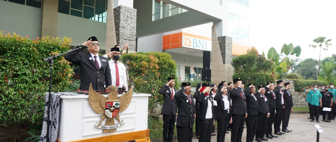 Gelar Upacara Peringatan HUT RI ke-77, Seluruh Dephead Dalton Hotel Turut Ambil Bagian