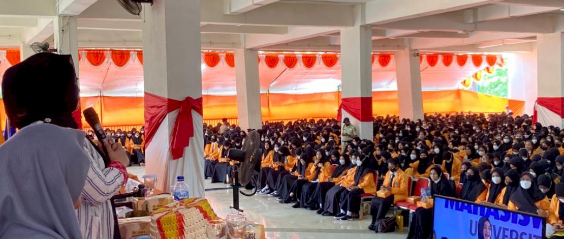 Komisi Pemilihan Umum (KPU) Kota Makassar melakukan Sosialisasi Pemilu Serentak 2024 melalui KPU Goes to Kampus pada sesi penerimaan Mahasiswa Baru (Maba) di Universitas Negeri Makassar (UNM).