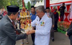 Serahkan Capaian Realisasi PBB-P2, Bupati Pinrang Sebut Perekonomian di Pinrang Mulai Tumbuh 