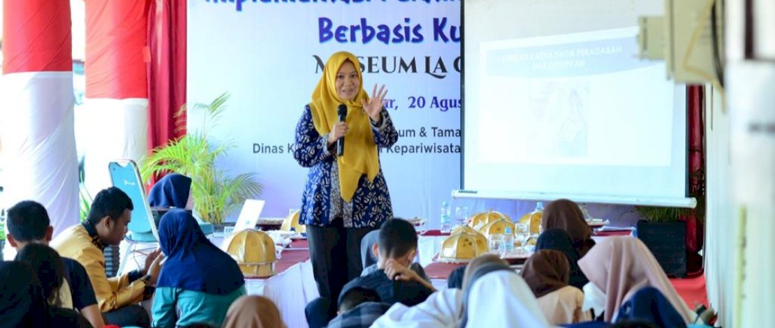 Puluhan siswa perwakilan SMP se Kota Makassar sangat antusias mengikuti Pelatihan Ragam Hias Berbasis Kultural di Museum La Galigo, Benteng Rotterdam, Sabtu, 20 Agustus 2022.