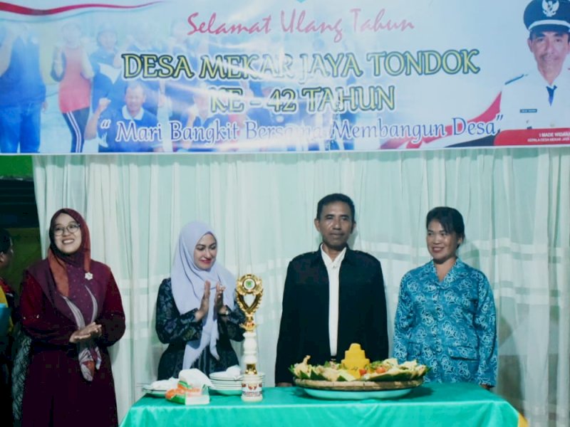 Hadiri HUT Desa Mekar Jaya, Bupati Lutra Apresiasi Semangat Maju Warga Desa