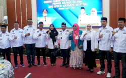 Tebar 1.000 Beasiswa, Apdesi Sulsel Ganjar ITP Penghargaan